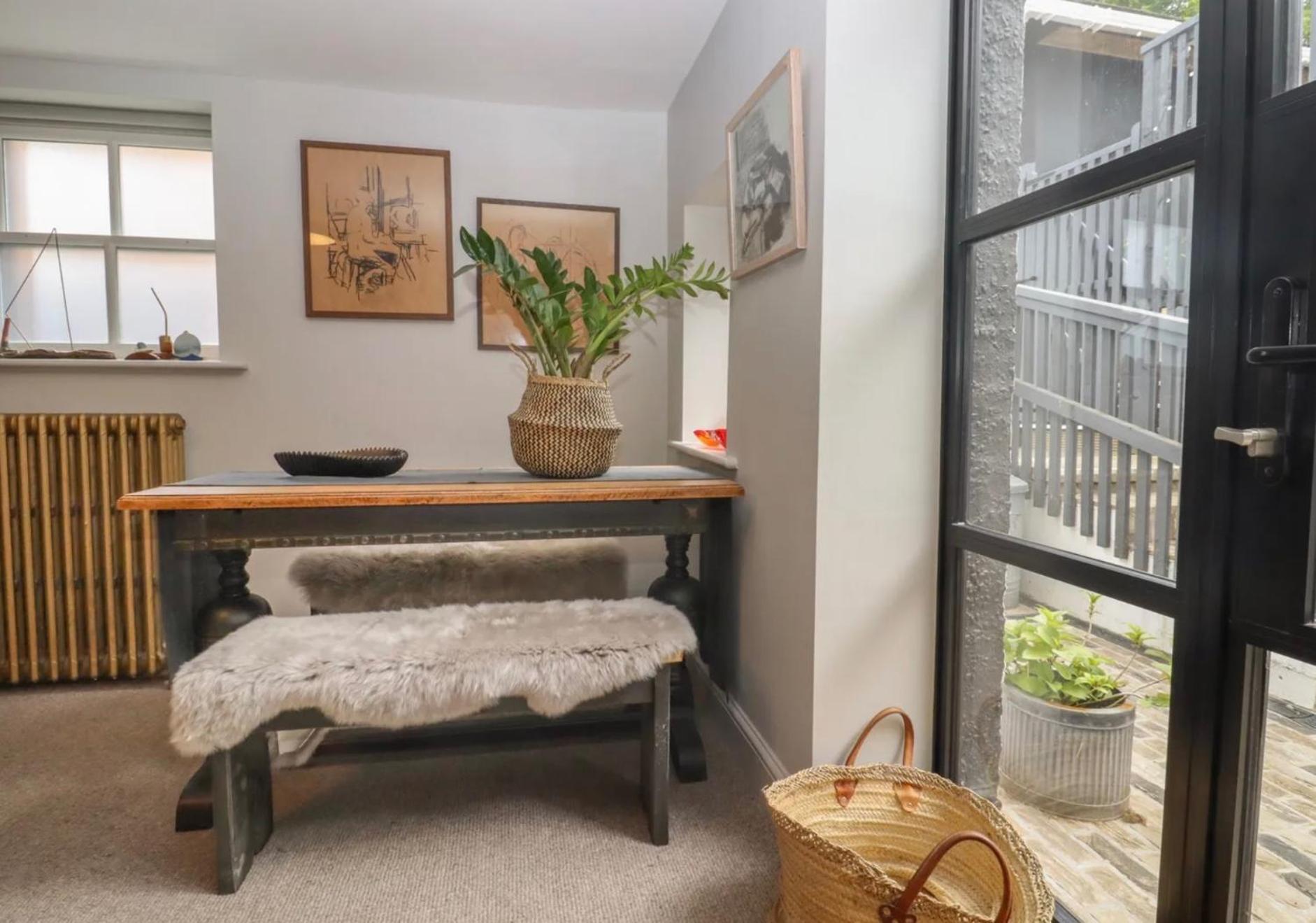 Artists Hideaway Apartment แบทเทิล ภายนอก รูปภาพ